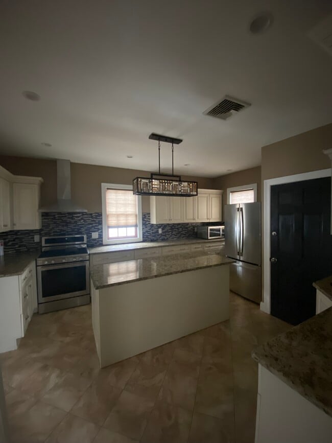 Kitchen - 220 Hayward Pl