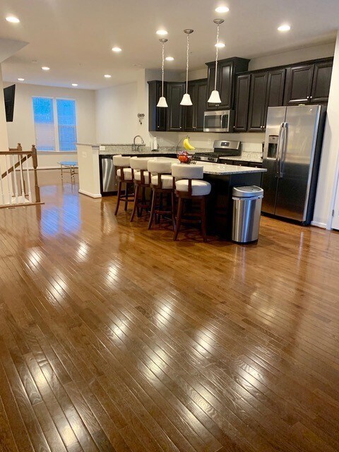 Foto del edificio - Gorgeous brick front 3bd 2/2bth townhouse ...