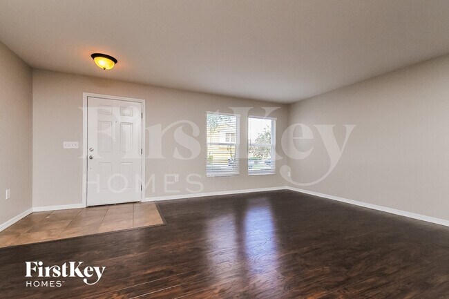 Foto del edificio - 6942 Lake Eaglebrooke Dr