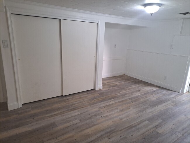 Foto del edificio - 746 Rio Rd E