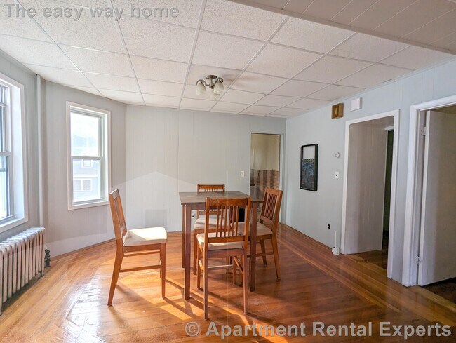 Foto del edificio - Davis Square 4 Bedroom, 2 Baths - New Reno