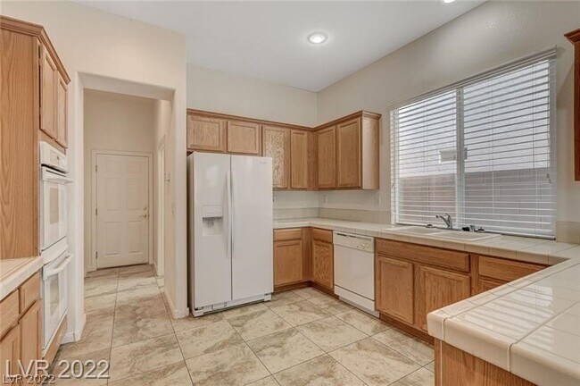 Building Photo - 9523 Range Crest Ave