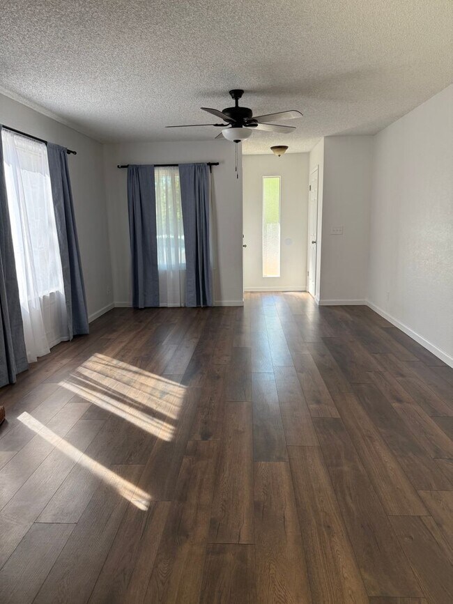 Foto del edificio - 3356 Meadow Way