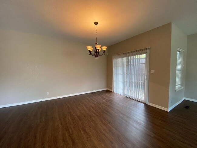 Foto del edificio - COMING SOON: Storybook 3 Bedroom House