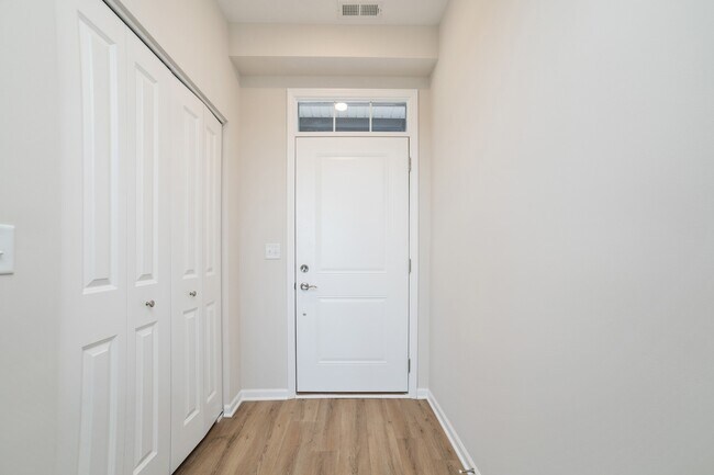 Foto del edificio - 982 Brielle Blvd
