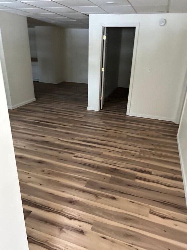 Foto del edificio - 1215 Route 507 - Downstairs