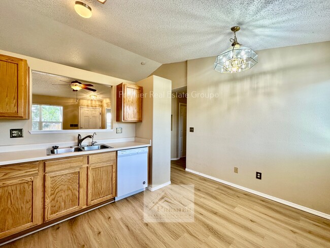Foto del edificio - 7715 Middle Bay Way