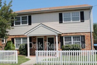 Building Photo - 217 56th St