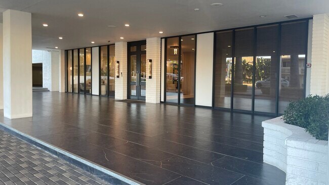 Main Entrance - 7135 Hollywood Blvd
