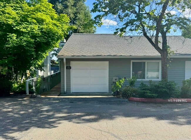 Building Photo - 3808 Botticelli St