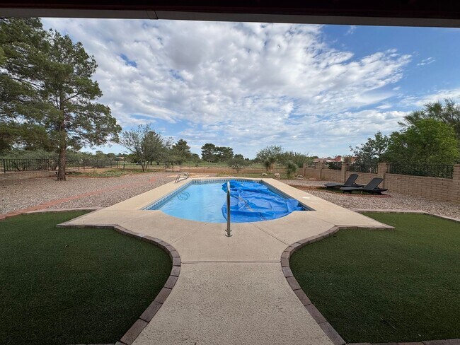 Foto del edificio - 3BR/2BA/2CG, 1836 sq.ft. rental with POOL ...