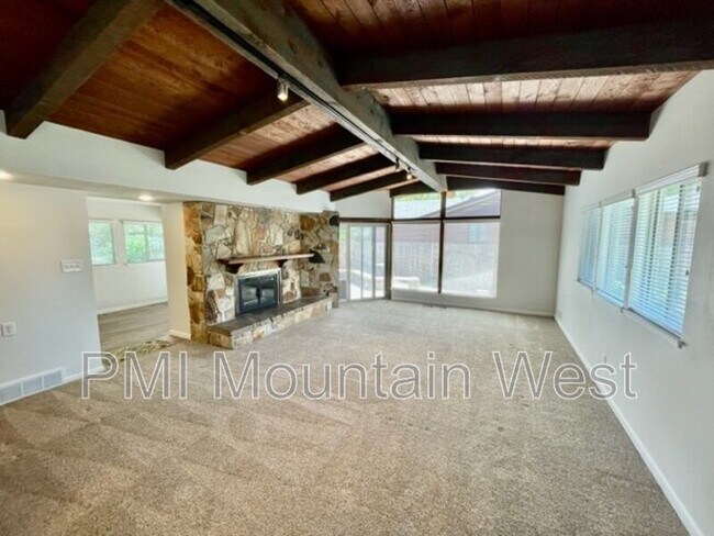 Foto del edificio - 3611 Wellington St