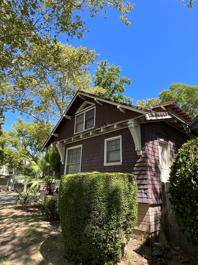 Photo - SPACIOUS ONE BEDROOM IN MIDTOWN!! House