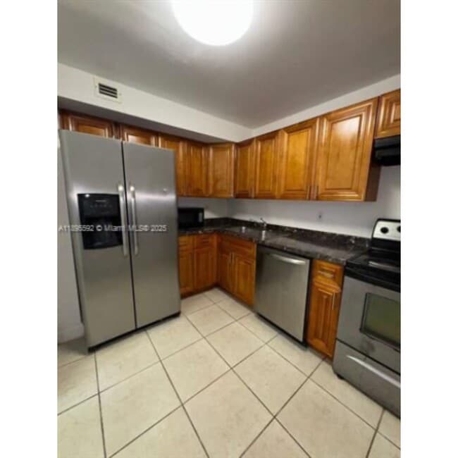 Foto del edificio - 4235 N University Dr