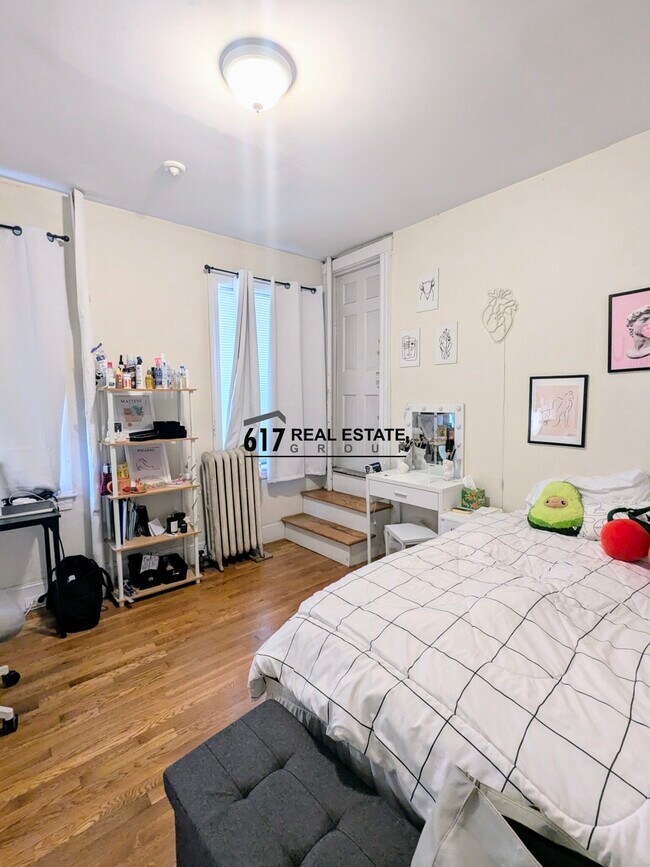 Building Photo - 66 Egmont St