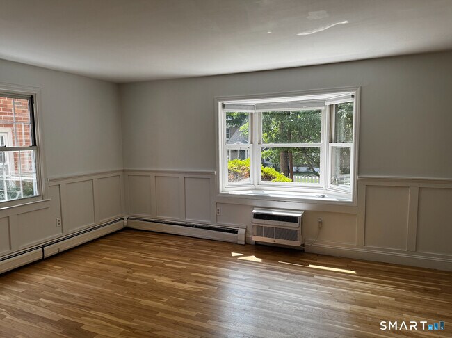 Foto del edificio - 245 Sunnyridge Ave
