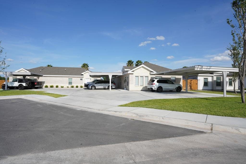 Primary Photo - 7111 N 59th Ln