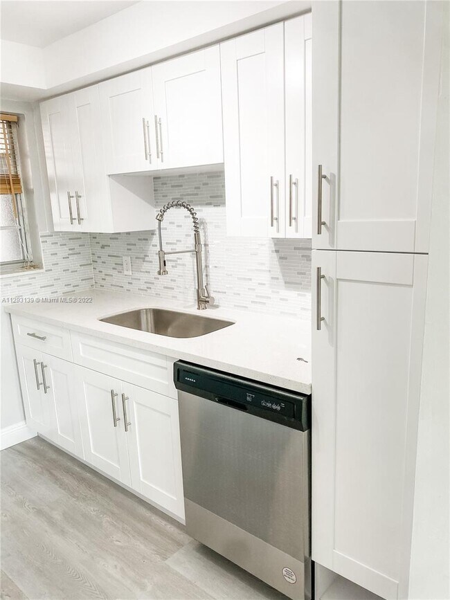 Foto del edificio - 2431 SW 82nd Ave