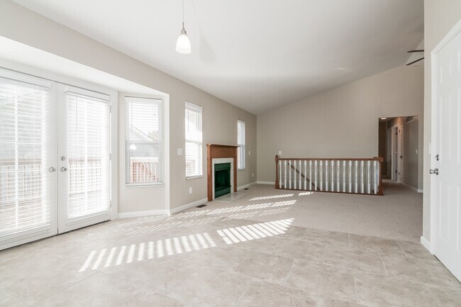 Building Photo - 3064 Laurel Village Cir