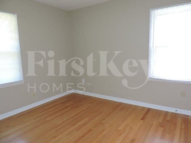 Foto del edificio - 1458 S White Station Rd