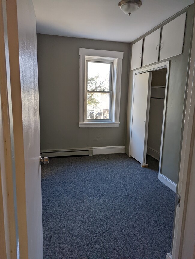 Building Photo - 141 Malcolm Ave