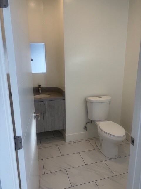 Foto del edificio - 14033 Riverside Dr