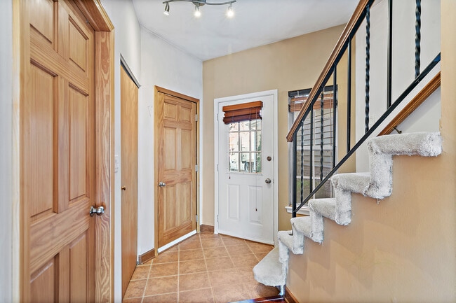 Foto del edificio - 1273 Cranbrook Dr