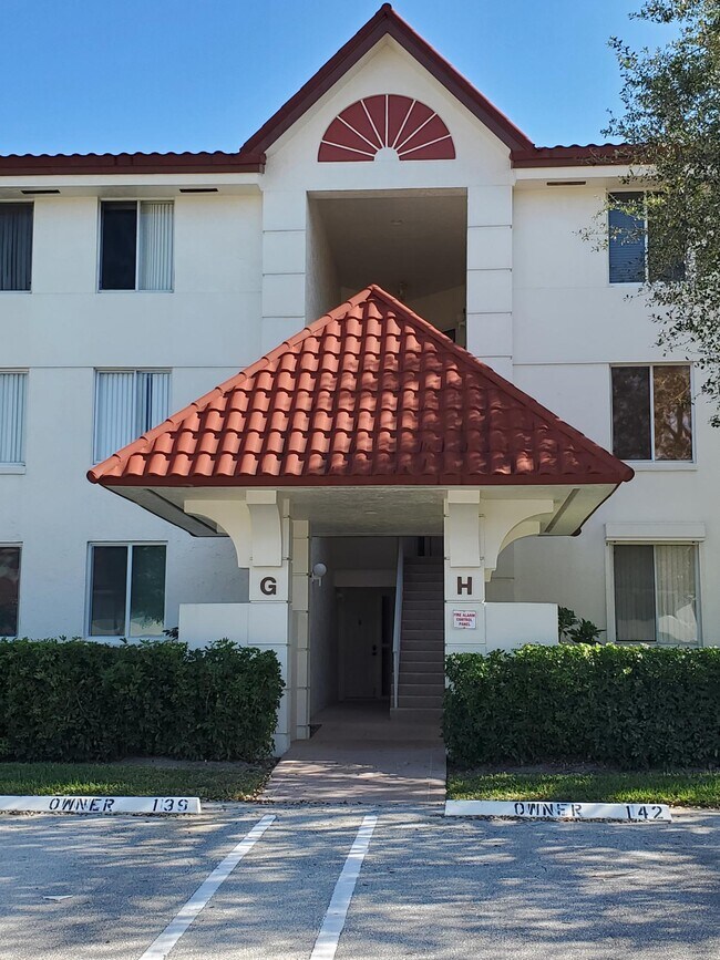 Foto del edificio - 104 Half Moon Cir