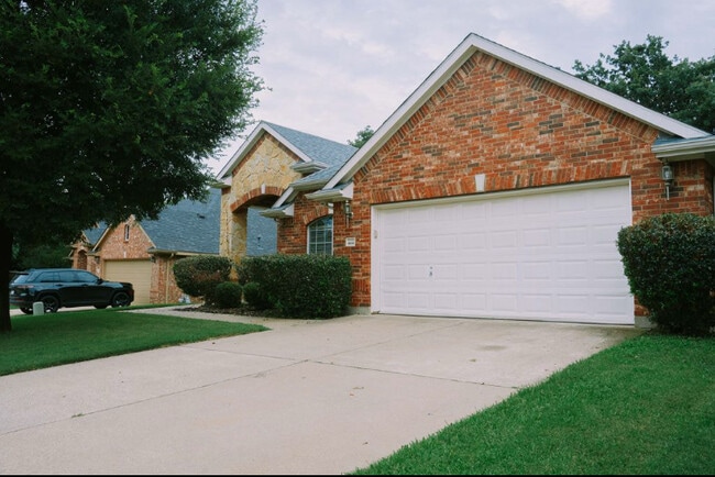 Building Photo - 614 Valencia Dr