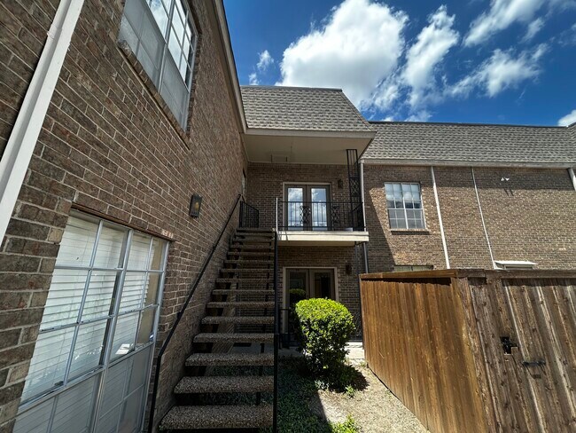 Foto del edificio - 4434 Harlanwood Dr