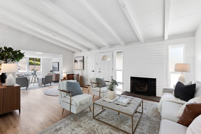 Building Photo - 10802 Deshire Pl