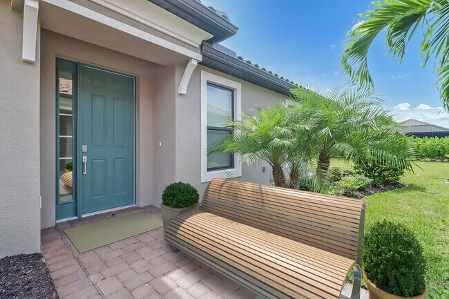 Building Photo - ANNUAL RENTAL - 3 BED + DEN / 2 BATH VILLA...
