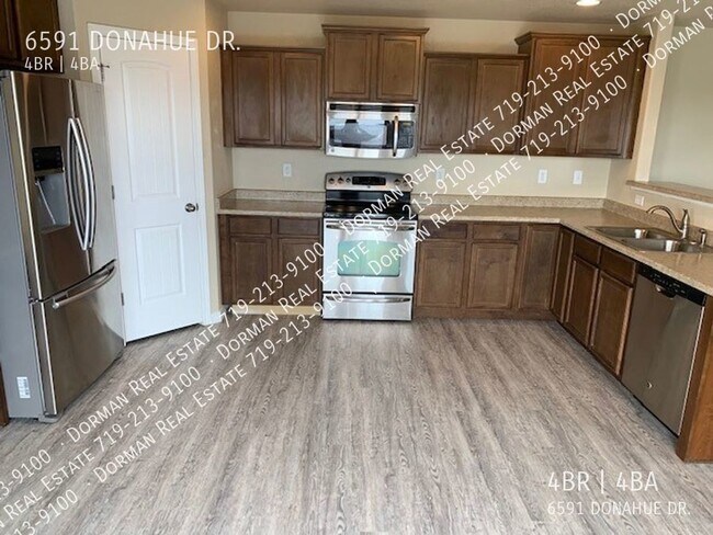 Building Photo - Single Family with Large Yard