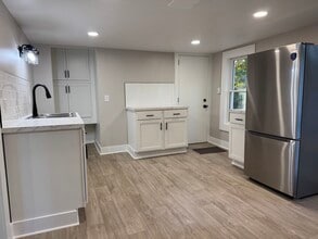 Building Photo - 402 Fernando St NE Building Photo - 402 Fernando St NE