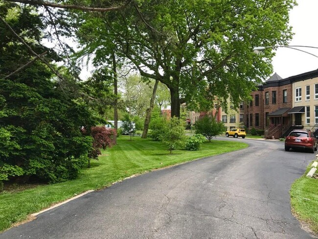 Foto del edificio - 3 bedroom in Chicago IL 60616
