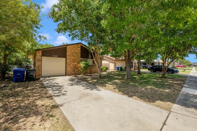 Building Photo - 2 Bedroom Rental Home near Brooks City Bas...