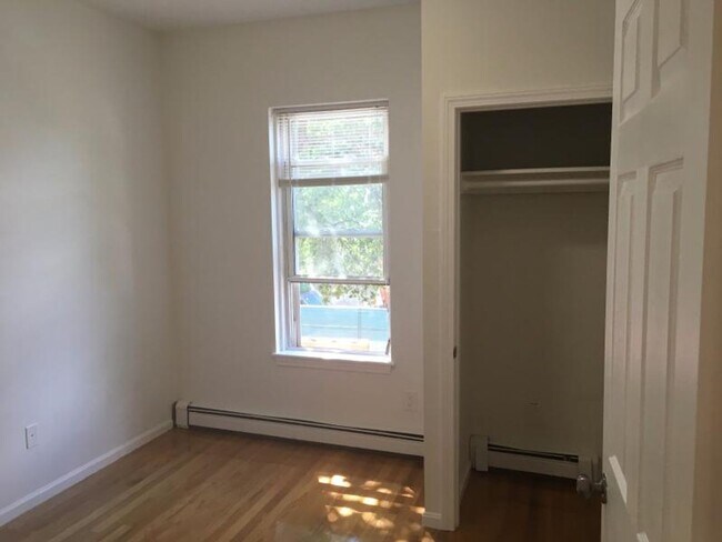 Building Photo - No Brokers Fee, Eat-in Kitchen, Steps from the T Stop