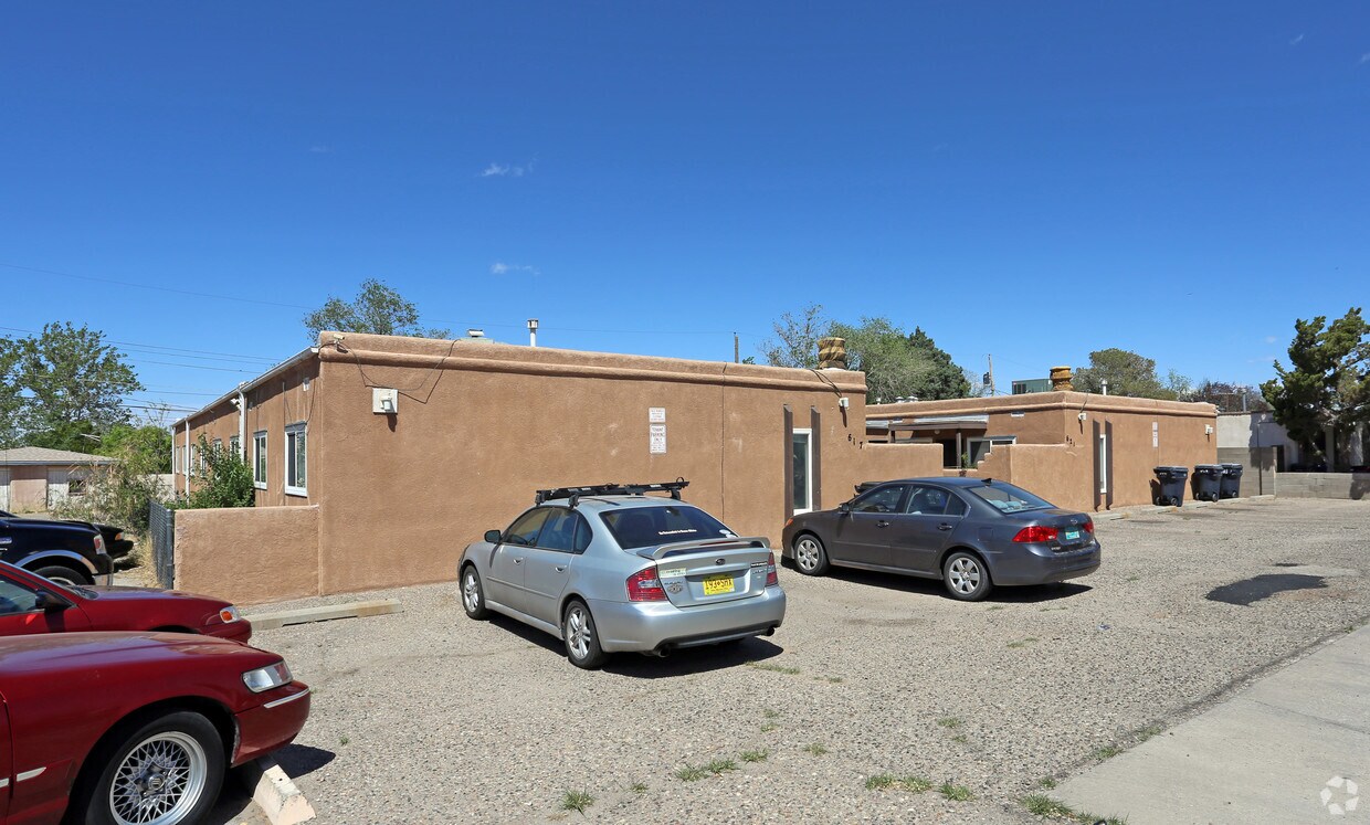 Foto del edificio - 617-621 Monroe St NE