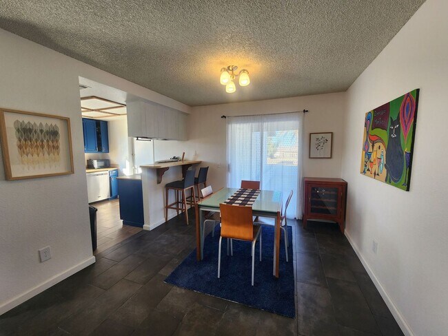 Foto del edificio - Fully Furnished! Move in with just a suitcase!