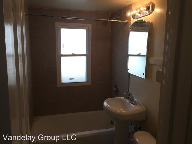 Building Photo - 1129 E Clarke St