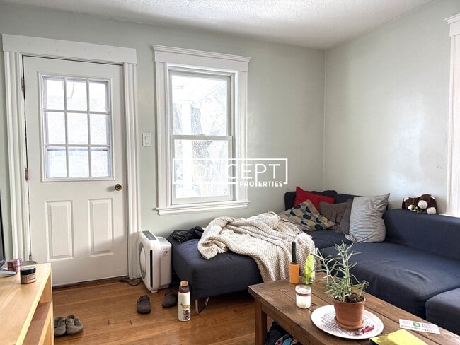 Building Photo - 44 Day St