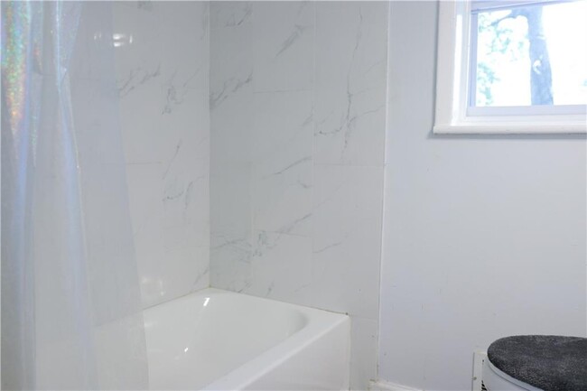 Building Photo - 1430 Clermont Ct