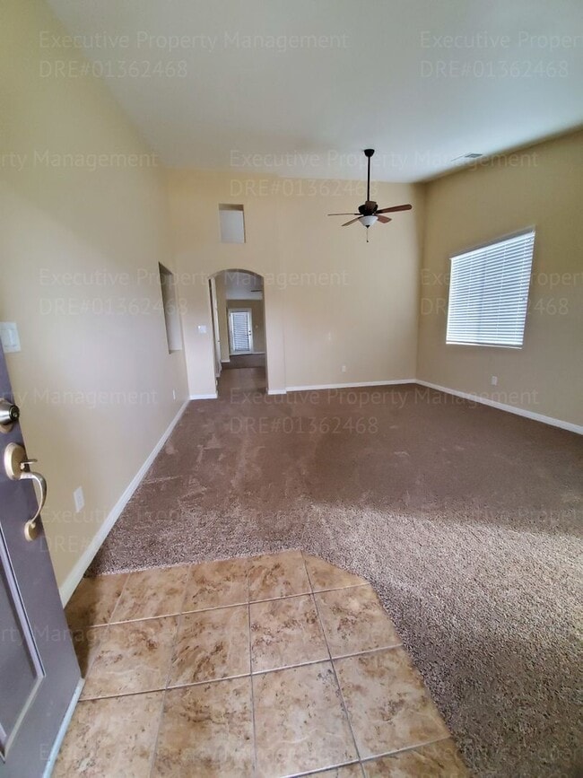 Building Photo - Charming 4 bedrooms 2 baths.