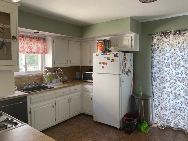 Foto del edificio - 89 Ada Dr