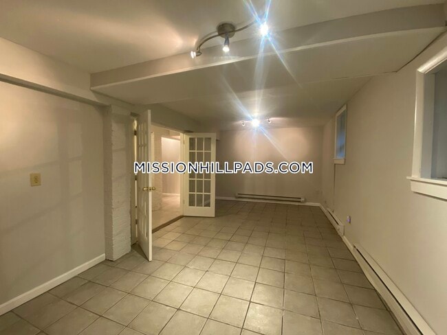Building Photo - 1538 Tremont St.