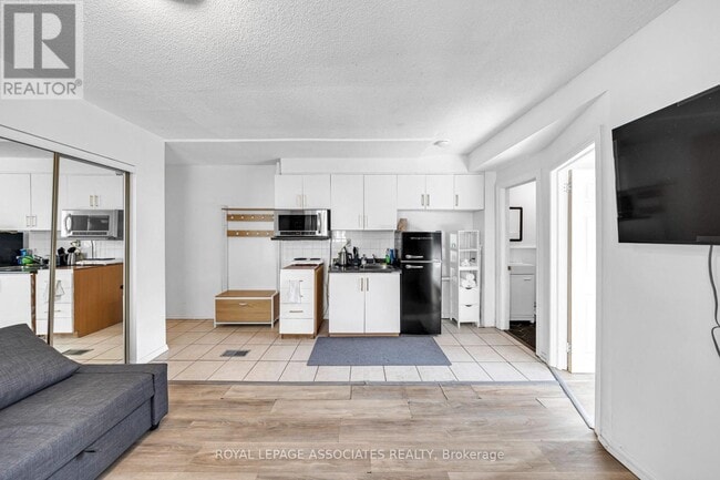 Photo du bâtiment - 1532 Dundas St W