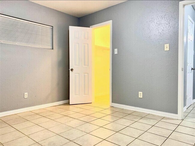 Foto del edificio - 7517 Lockwood Dr