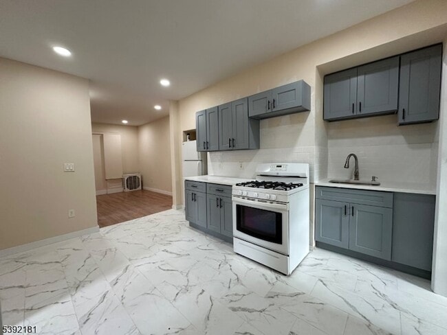 Photo - 85 Clifton Ave Apartment