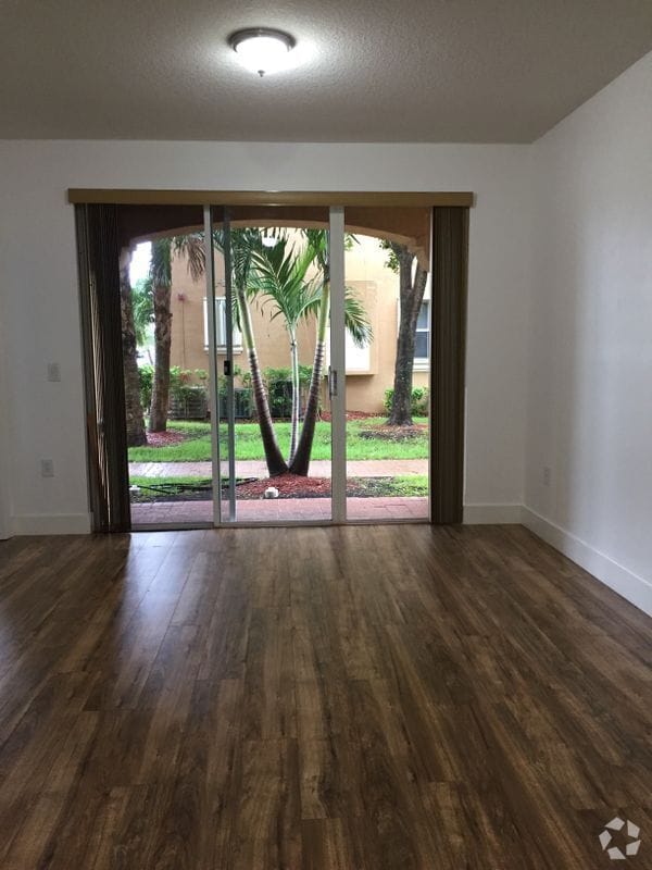 Building Photo - 6740 NW 114th Ave