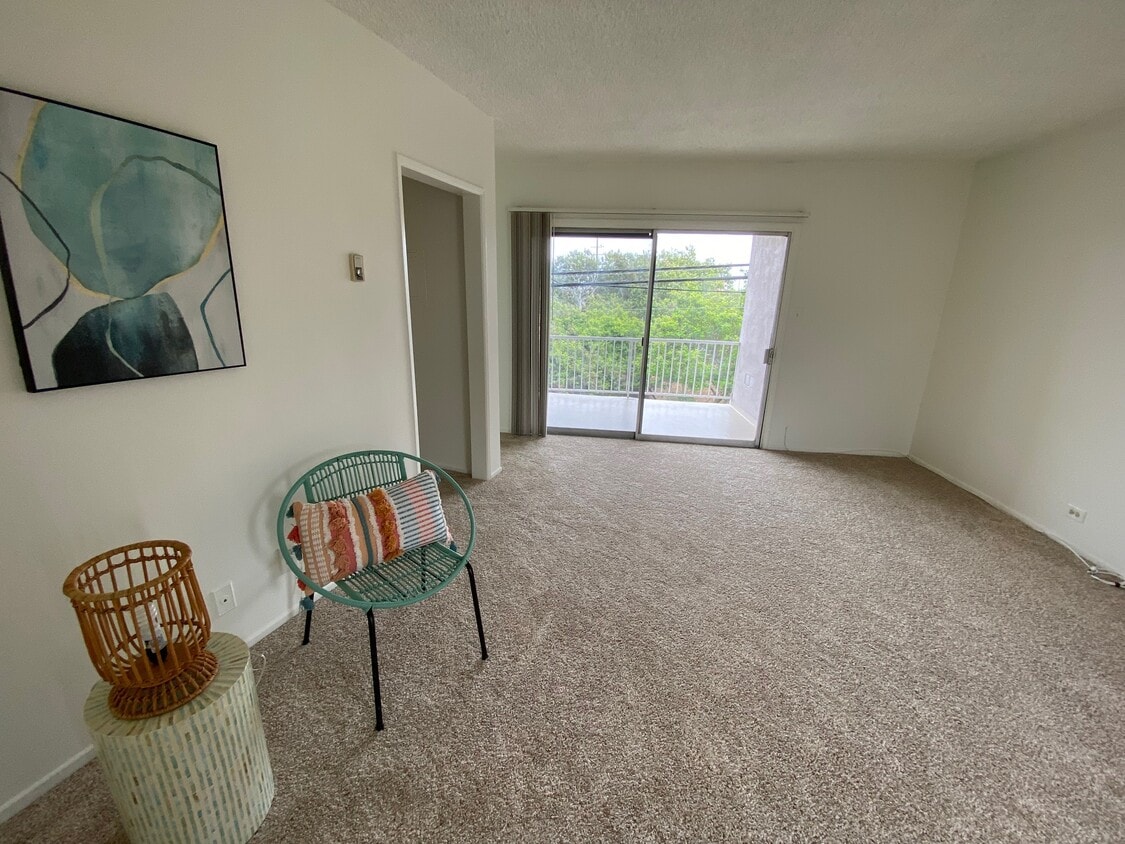 Living room - 5808 S Pacific Coast Hwy